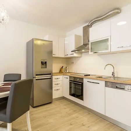 Luce And Antonio Apartman *